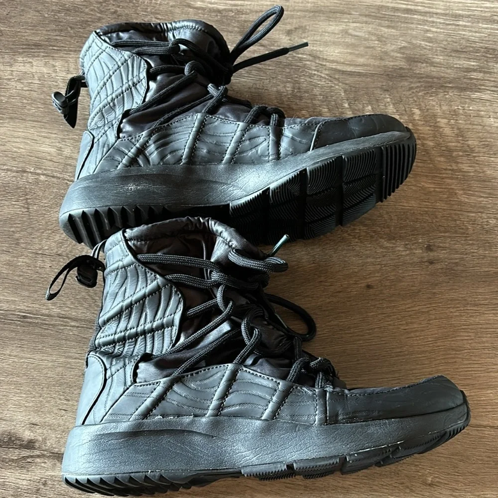 Nike Black Women's Insulated Ankle Rain Boots